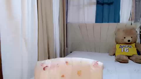 Snapshot of sweetprincess_athena chatting on 8, 10, 2025 Princess Ella online show from 8, 10, 2025