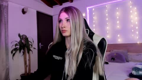 Snapshot of sweett_catt1 chatting on 31, 12, 2024 Cat independent model online show from 31, 12, 2024