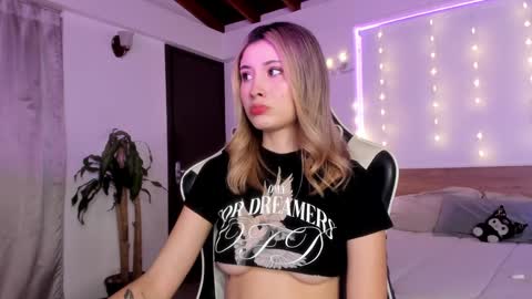 Snapshot of sweett_catt1 chatting on 7, 1, 2025 Cat independent model online show from 7, 1, 2025