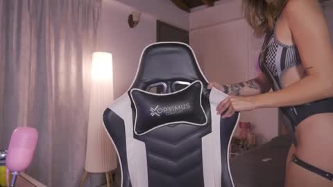 Snapshot of sweett_catt1 chatting on 25, 9, 2025 Cat independent model online show from 25, 9, 2025