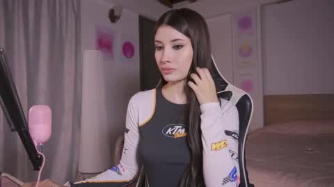 Snapshot of sweett_catt1 chatting on 5, 11, 2025 Cat independent model online show from 5, 11, 2025