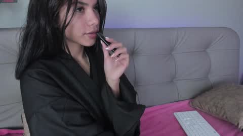 Snapshot of sweett_petite chatting on 11, 1, 2025 online show from 11, 1, 2025