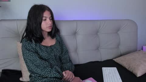 Snapshot of sweett_petite chatting on 13, 1, 2025 online show from 13, 1, 2025