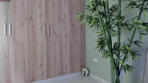 Snapshot of sweett_petite chatting on 14, 1, 2025 online show from 14, 1, 2025