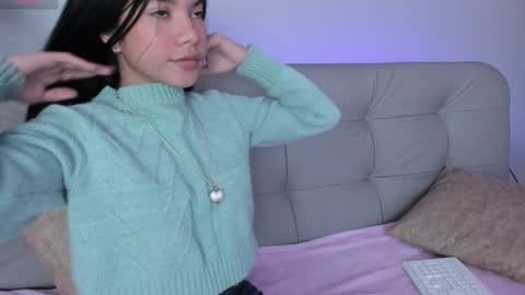 Snapshot of sweett_petite chatting on 18, 1, 2025 online show from 18, 1, 2025