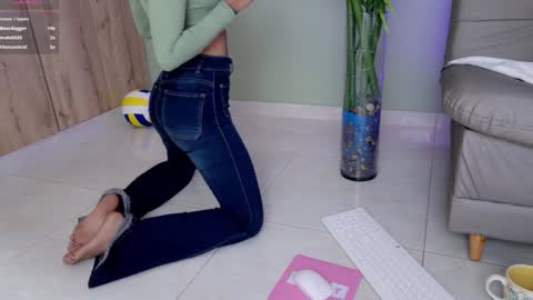 Snapshot of sweett_petite chatting on 26, 1, 2025 online show from 26, 1, 2025