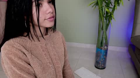 Snapshot of sweett_petite chatting on 1, 2, 2025 online show from 1, 2, 2025