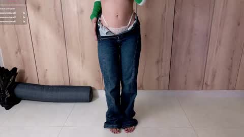 Snapshot of sweett_petite chatting on 10, 2, 2025 online show from 10, 2, 2025