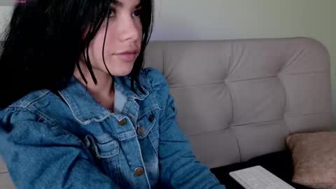 Snapshot of sweett_petite chatting on 16, 2, 2025 online show from 16, 2, 2025