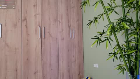 Snapshot of sweett_petite chatting on 17, 2, 2025 online show from 17, 2, 2025