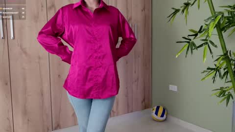 Snapshot of sweett_petite chatting on 17, 2, 2025 online show from 17, 2, 2025