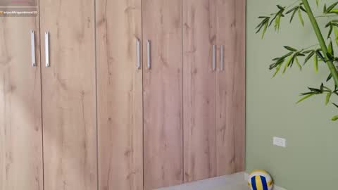 Snapshot of sweett_petite chatting on 25, 2, 2025 online show from 25, 2, 2025