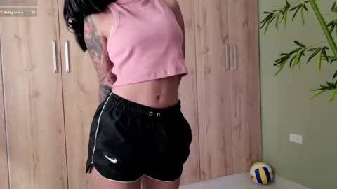 Snapshot of sweett_petite chatting on 27, 2, 2025 online show from 27, 2, 2025