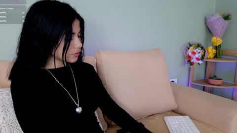 Snapshot of sweett_petite chatting on 4, 3, 2025 online show from 4, 3, 2025
