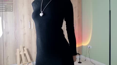 Snapshot of sweett_petite chatting on 4, 3, 2025 online show from 4, 3, 2025