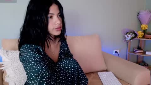 Snapshot of sweett_petite chatting on 8, 3, 2025 online show from 8, 3, 2025