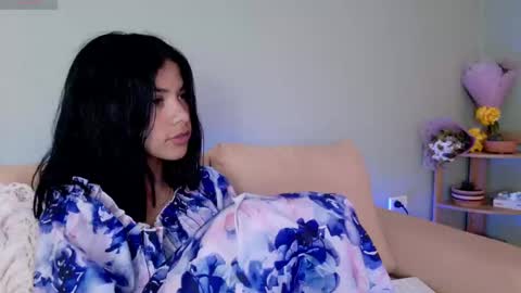 Snapshot of sweett_petite chatting on 10, 3, 2025 online show from 10, 3, 2025