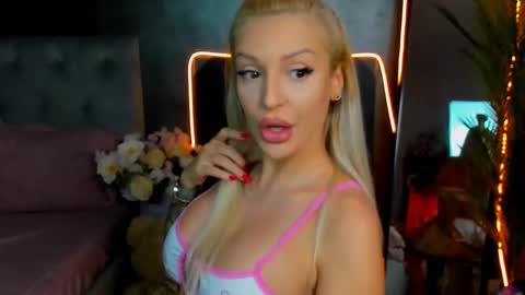 Snapshot of sweettheaa_ chatting on 24, 9, 2025 Jessica online show from 24, 9, 2025