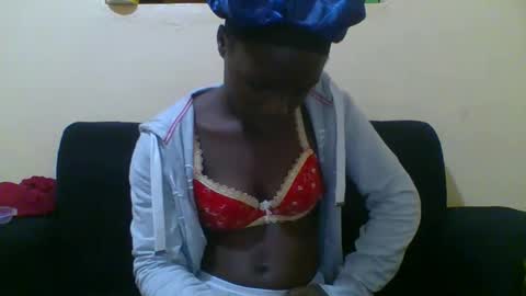 Snapshot of sweetvallerie chatting on 27, 10, 2025 sweetvallerie online show from 27, 10, 2025