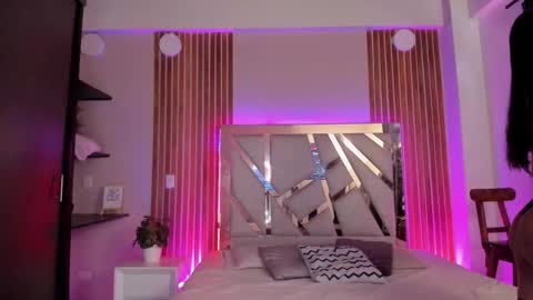 sweetviolet___ online show from 17, 9, 2025