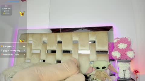  independent model  online show from 11, 1, 2025