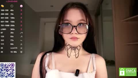 Snapshot of sweetyoops chatting on 8, 11, 2025 Astrid online show from 8, 11, 2025