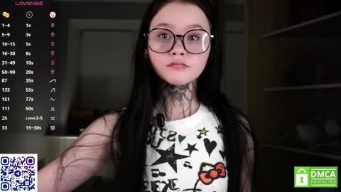 Snapshot of sweetyoops chatting on 13, 11, 2025 Astrid online show from 13, 11, 2025