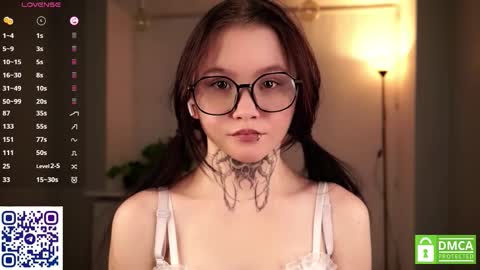 Snapshot of sweetyoops chatting on 14, 11, 2025 Astrid online show from 14, 11, 2025