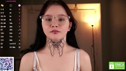 Snapshot of sweetyoops chatting on 17, 11, 2025 Astrid online show from 17, 11, 2025