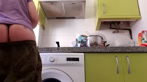 Snapshot of sweetywhity2 chatting on 12, 1, 2025 Silvia online show from 12, 1, 2025