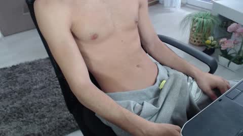 SwetLittleBoy4u online show from 13, 9, 2025