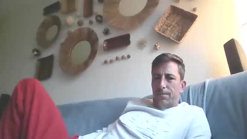 Snapshot of swisscbtcam chatting on 27, 10, 2025 MasoCBT online show from 27, 10, 2025