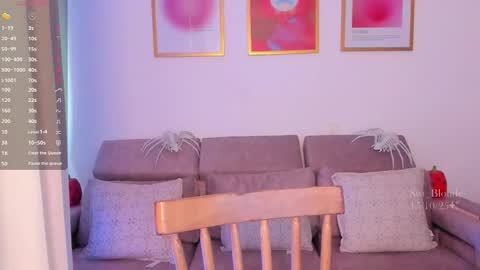 Snapshot of swt_blonde chatting on 15, 10, 2025 Ambar online show from 15, 10, 2025