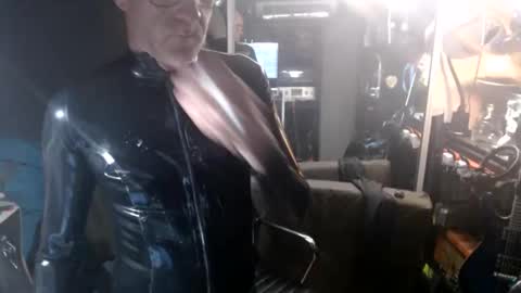 Snapshot of synergiser chatting on 5, 2, 2025 Synergiser online show from 5, 2, 2025