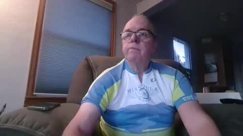 tacrunner66_ online show from 12, 2, 2025