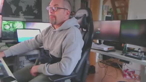 Snapshot of taipan6666 chatting on 5, 1, 2025 Oliver online show from 5, 1, 2025