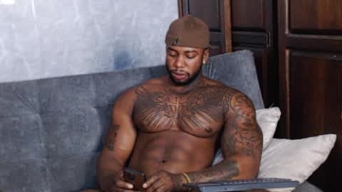 Tairon Tucke online show from 17, 1, 2025