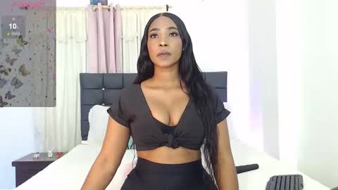 Snapshot of talianamoreno chatting on 2, 12, 2025 taliana modelo independiente online show from 2, 12, 2025