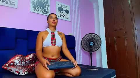 tall_hot_brunette online show from 21, 4, 2026