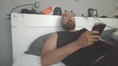 Snapshot of talllatino310 chatting on 14, 5, 2026 talllatino310 online show from 14, 5, 2026
