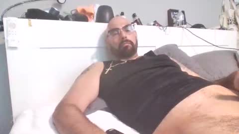 Snapshot of talllatino310 chatting on 15, 5, 2026 talllatino310 online show from 15, 5, 2026
