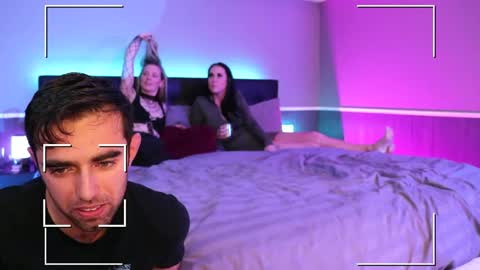 Snapshot of talltitsandtats chatting on 14, 12, 2024 talltitsandtats online show from 14, 12, 2024