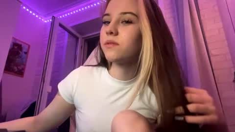 Kelly online show from 9, 5, 2026