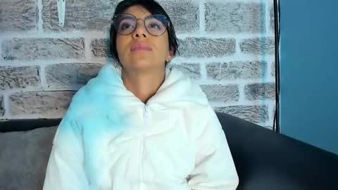 Snapshot of tamaraakins chatting on 4, 2, 2025 Tamy online show from 4, 2, 2025