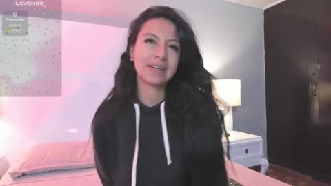 Snapshot of tamaraakins chatting on 5, 12, 2025 Tamy online show from 5, 12, 2025