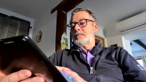 Dominique online show from 8, 1, 2025