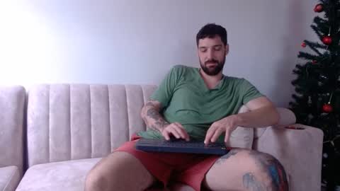 Snapshot of tap_hand2 chatting on 19, 12, 2024 jimmy online show from 19, 12, 2024
