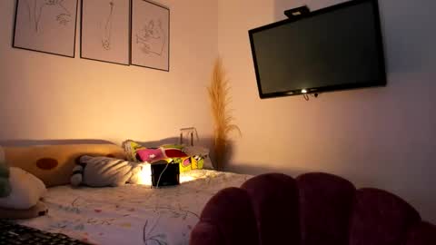 Dani independent model  online show from 30, 11, 2025