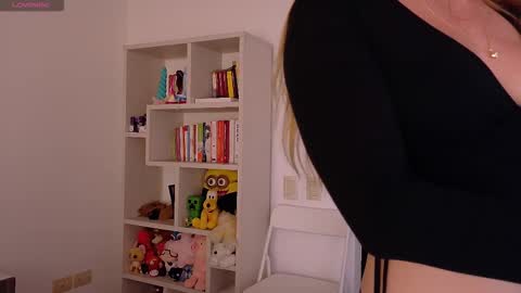 Tara White online show from 5, 3, 2026