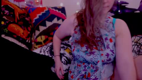 Snapshot of task_manager chatting on 1, 2, 2025 Vivian Clark online show from 1, 2, 2025